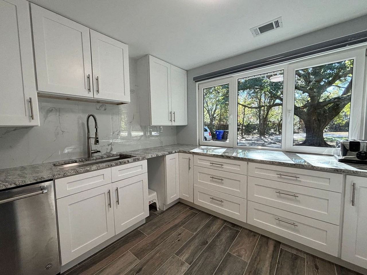 1520 Lorenzo St #A - Photo 4 of 22