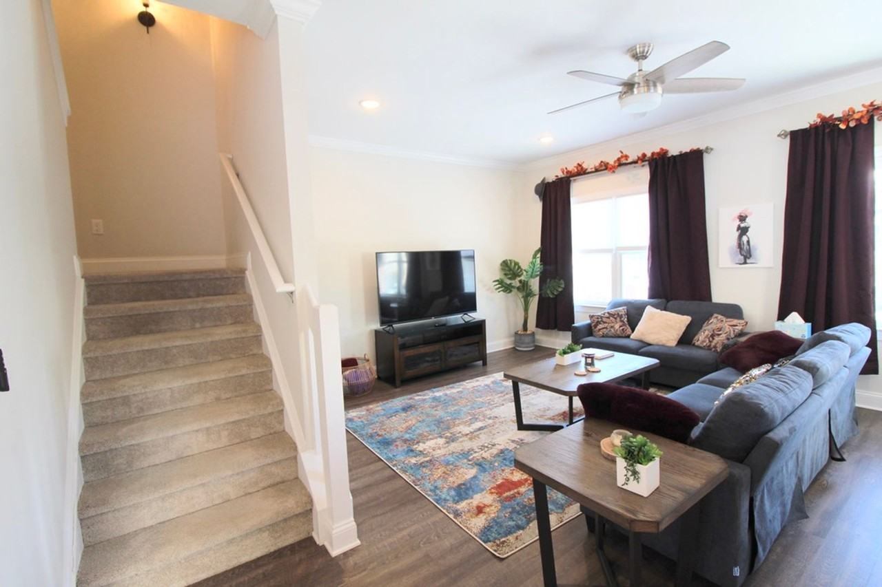 2222 Deyerle Ave - Photo 5 of 27