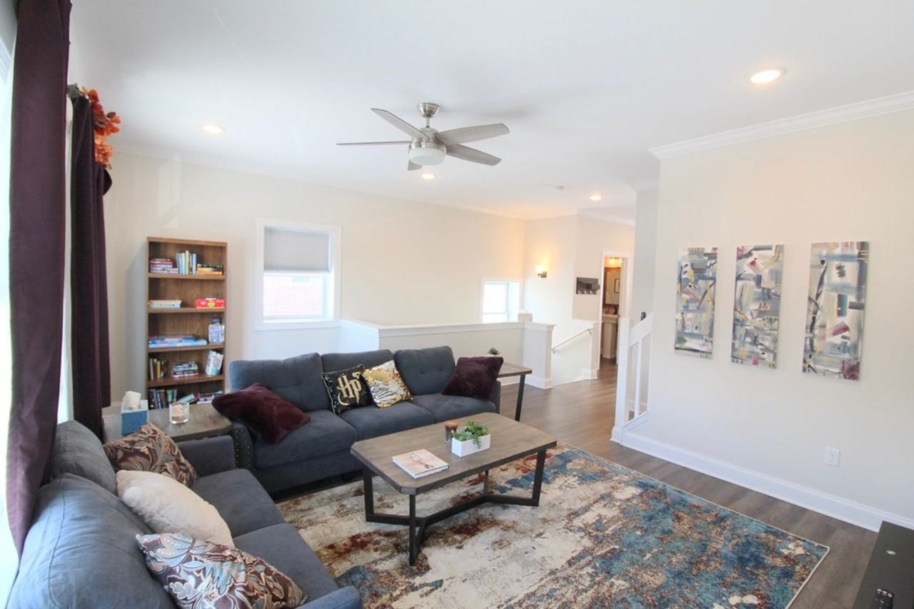 2222 Deyerle Ave - Photo 4 of 27