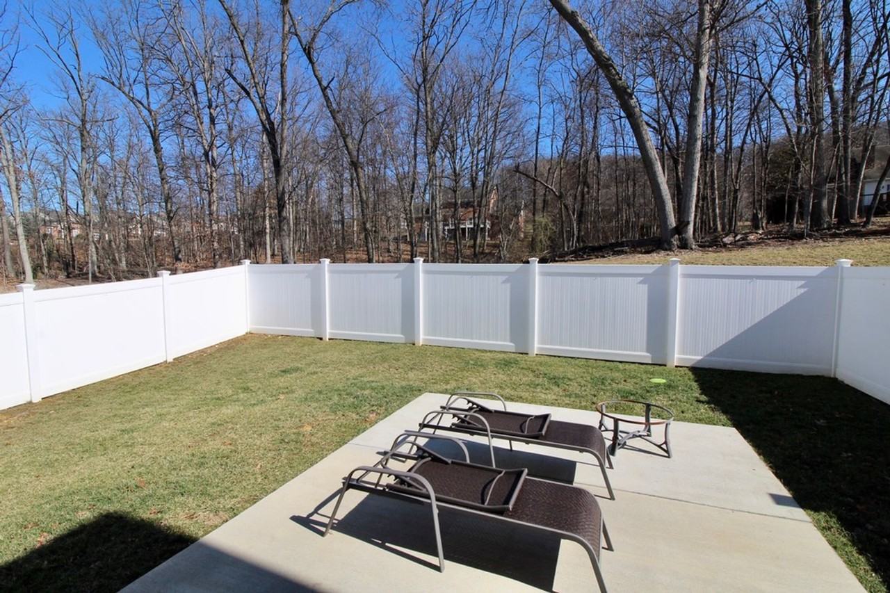 2222 Deyerle Ave - Photo 3 of 27