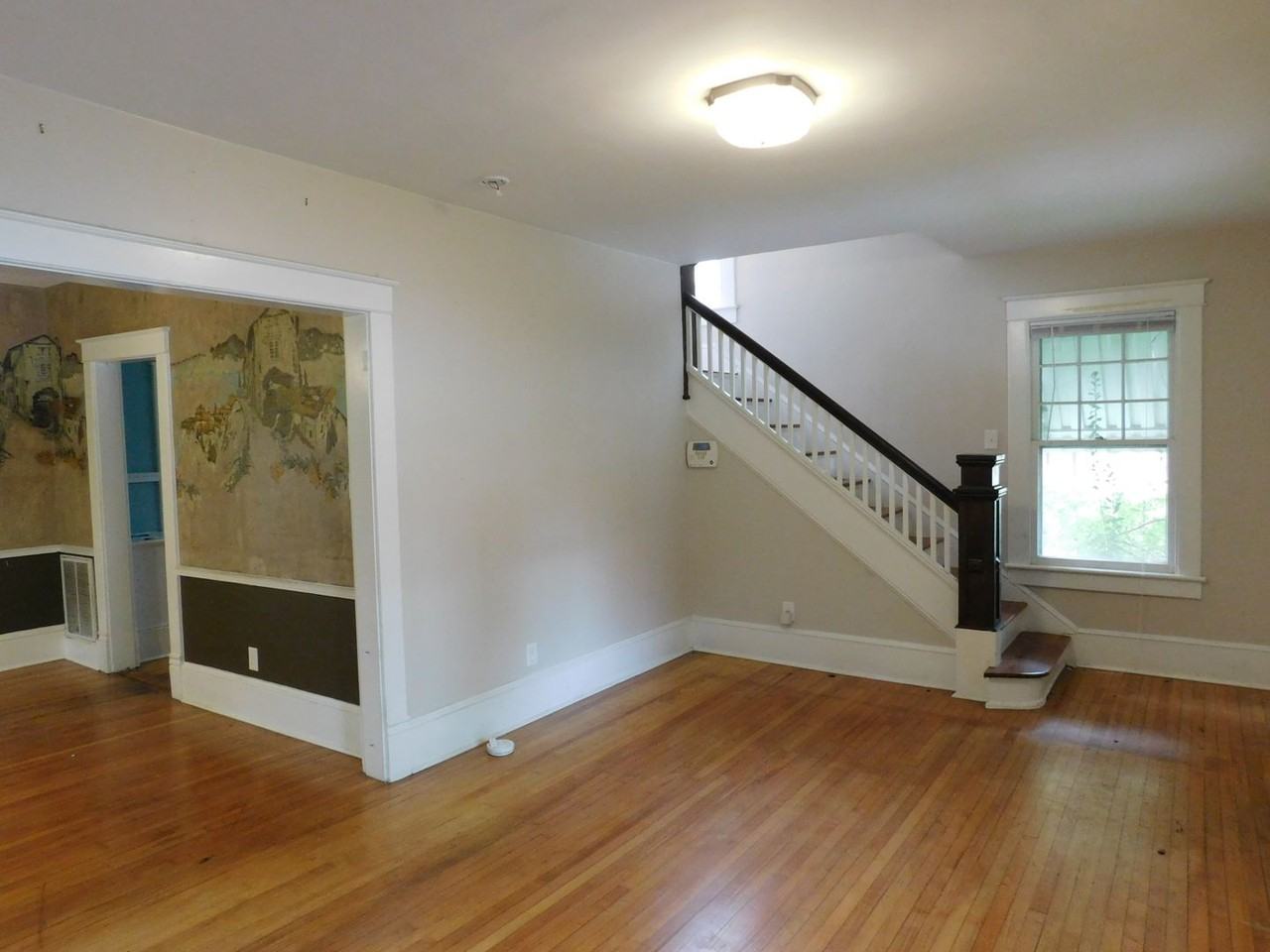 605 Johnson St - Photo 4 of 33