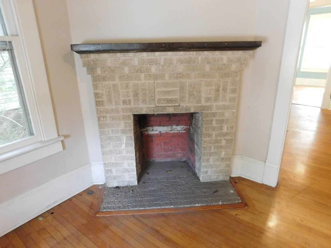 605 Johnson St - Photo 5 of 33