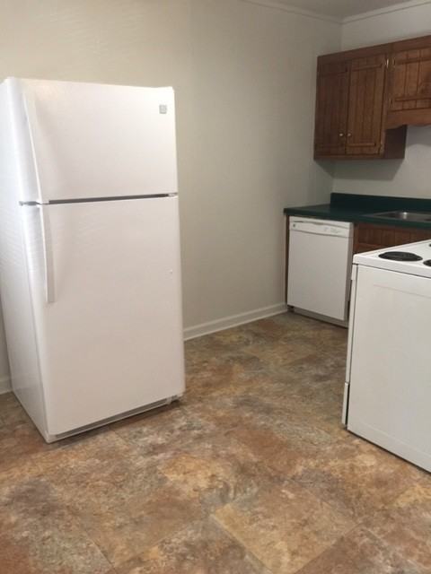 1640 Alderson Loop - Photo 3 of 16