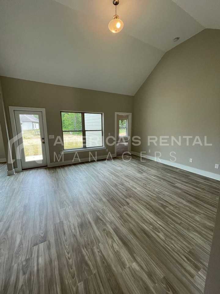 15597 Crimson Ridge Cir - Photo 5 of 19