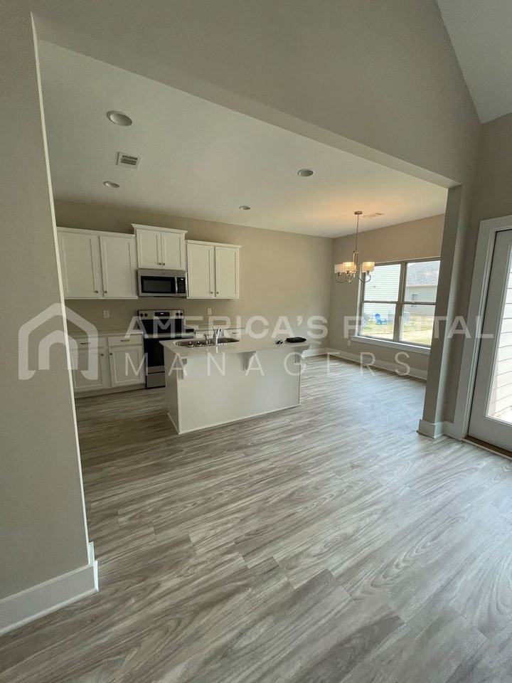 15597 Crimson Ridge Cir - Photo 7 of 19