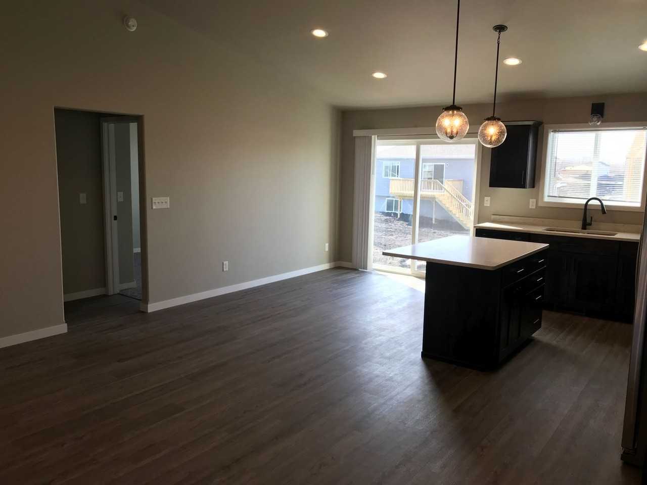 821 Cathy Dr W - Photo 6 of 19