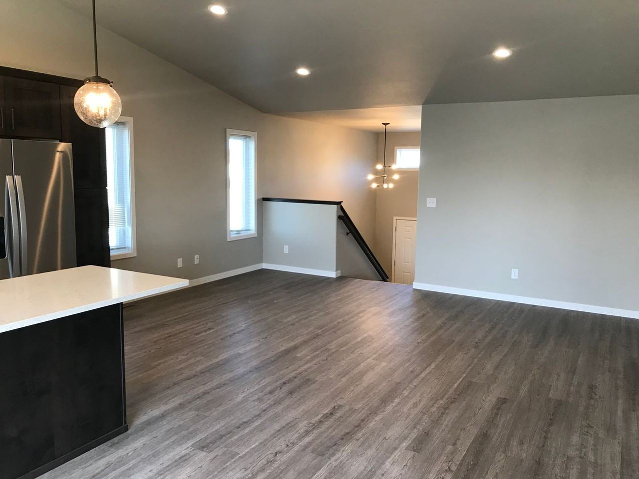 821 Cathy Dr W - Photo 5 of 19