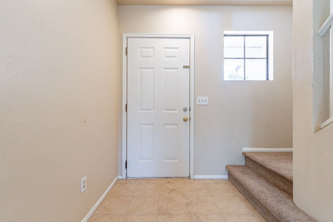 630 W Cassidy Pl - Photo 4 of 34