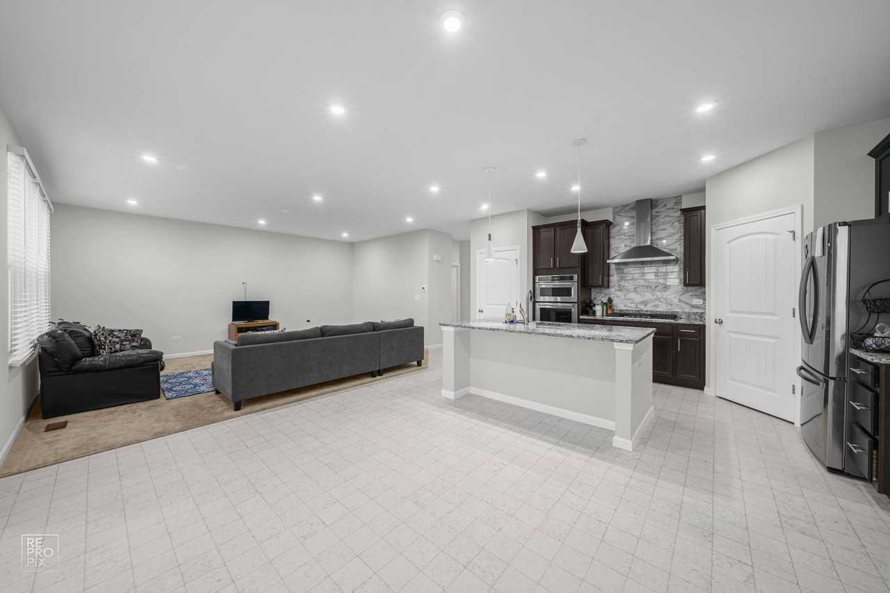 2964 Lancelot Ln - Photo 3 of 10