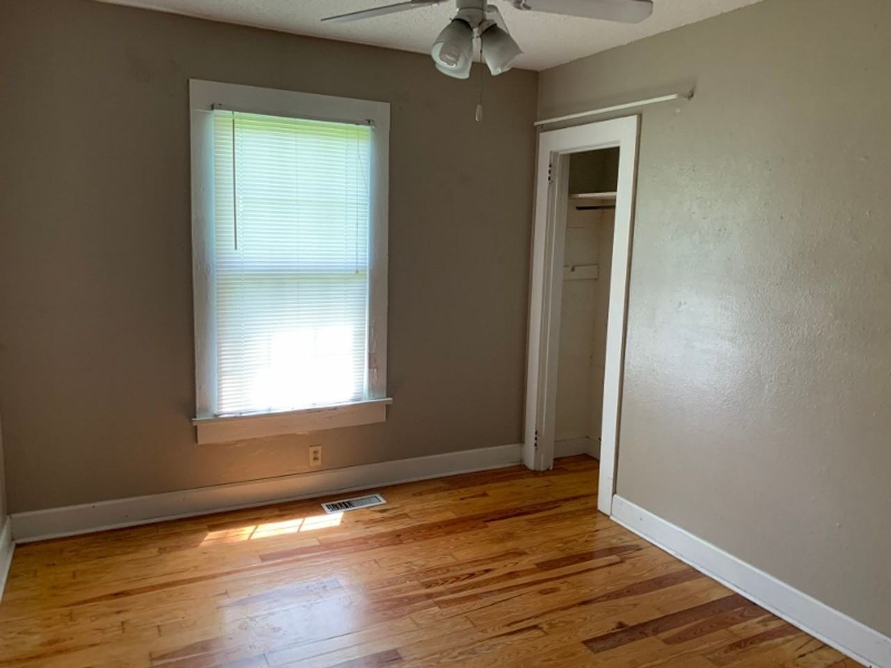 208 Valencia Dr - Photo 2 of 12