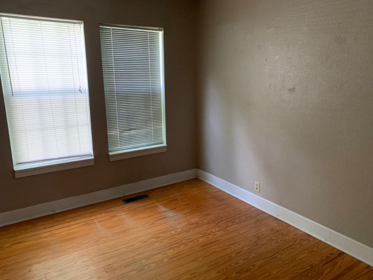 208 Valencia Dr - Photo 5 of 12