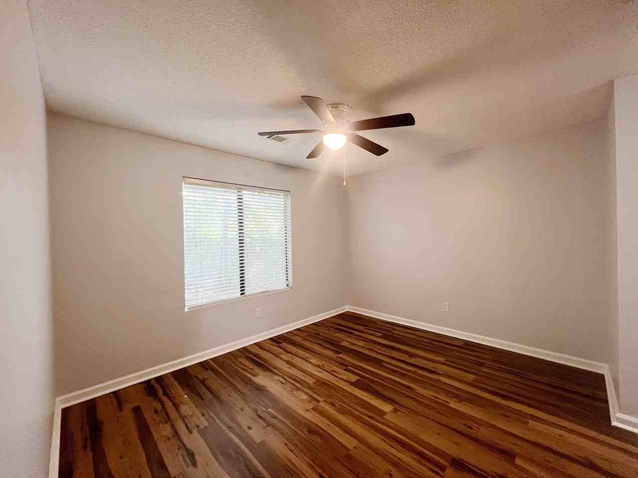 104 Greencastle Dr - Photo 3 of 8