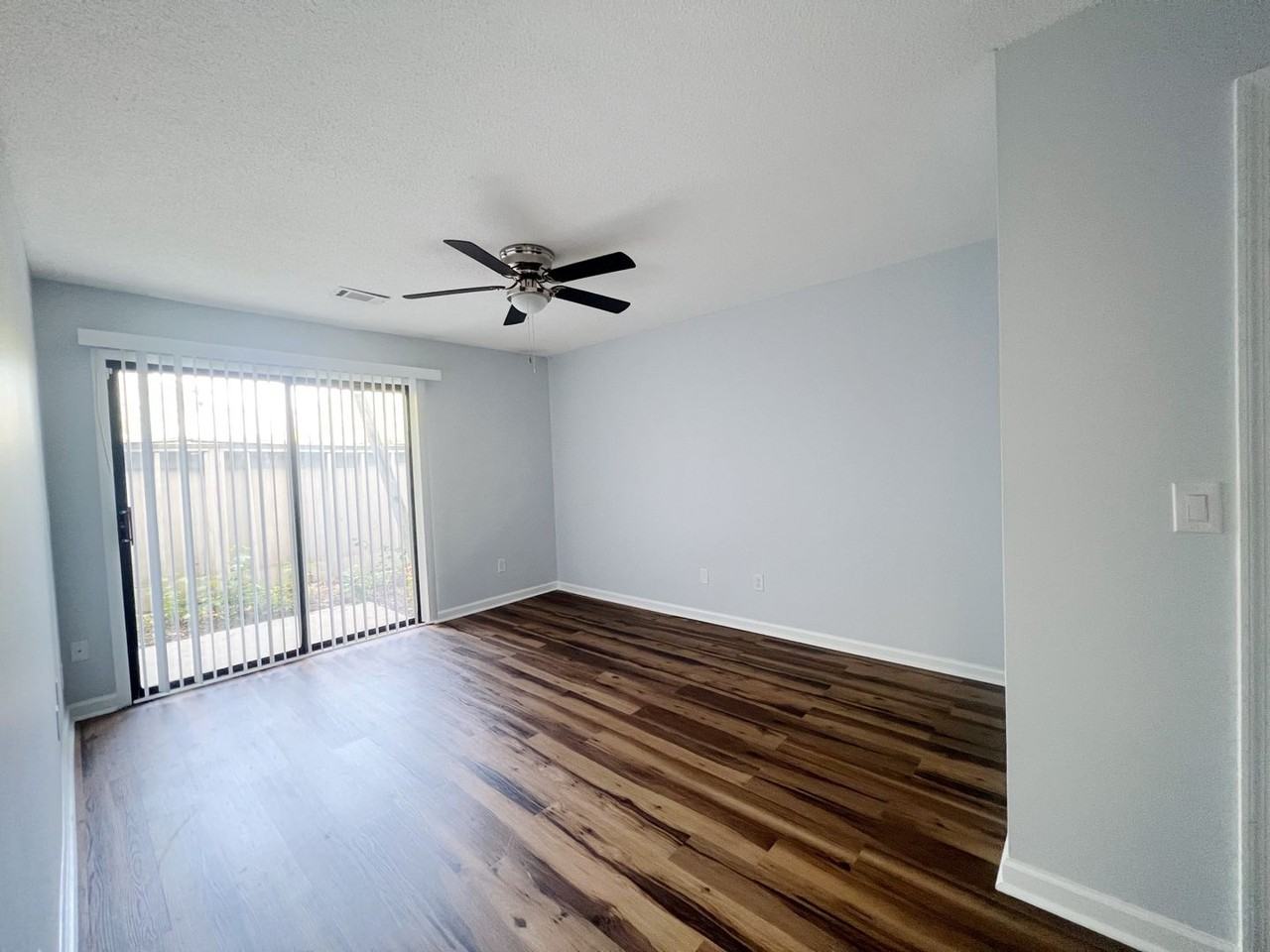 104 Greencastle Dr - Photo 6 of 8