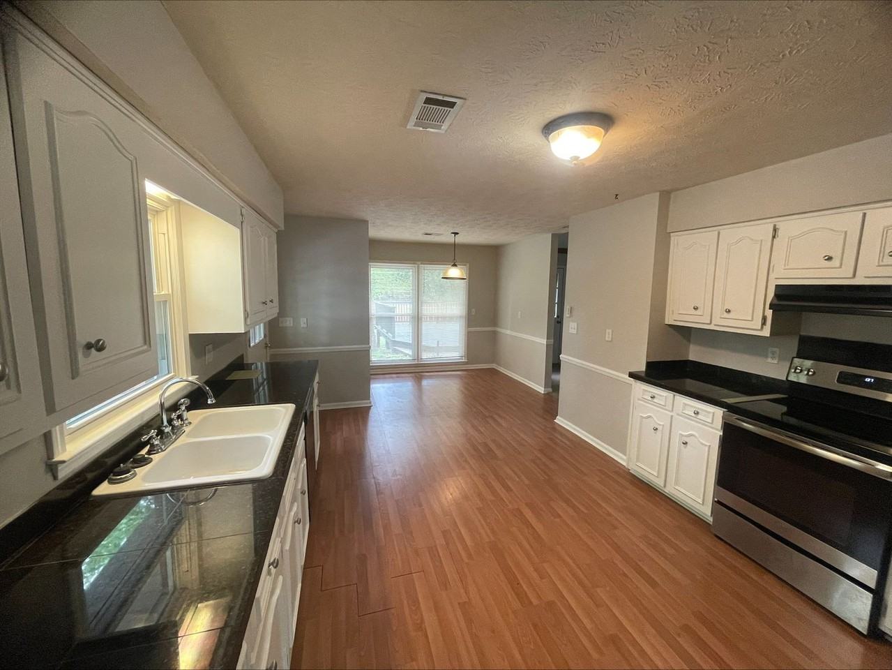 105 Kimberly Dr - Photo 4 of 17