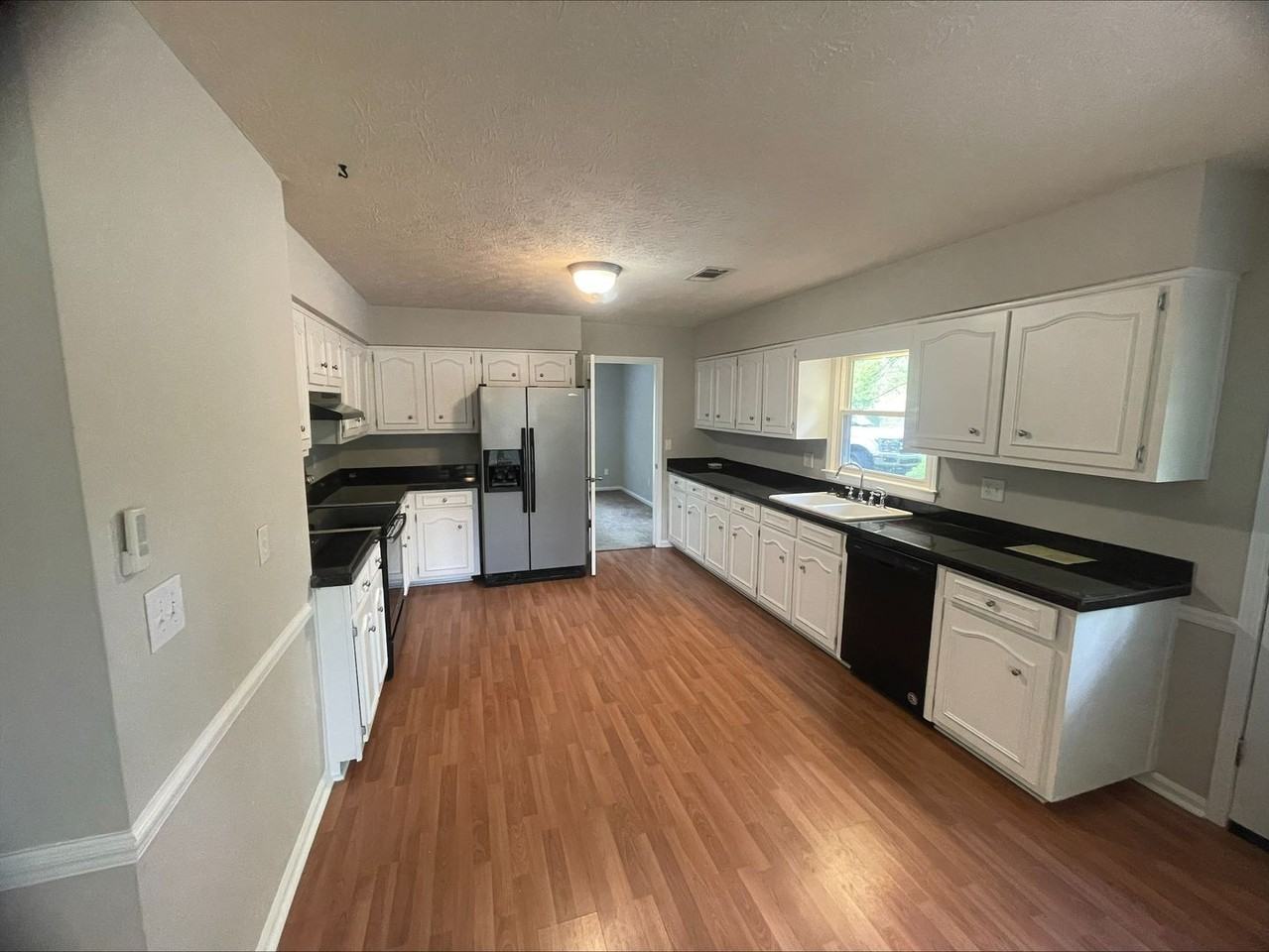 105 Kimberly Dr - Photo 3 of 17