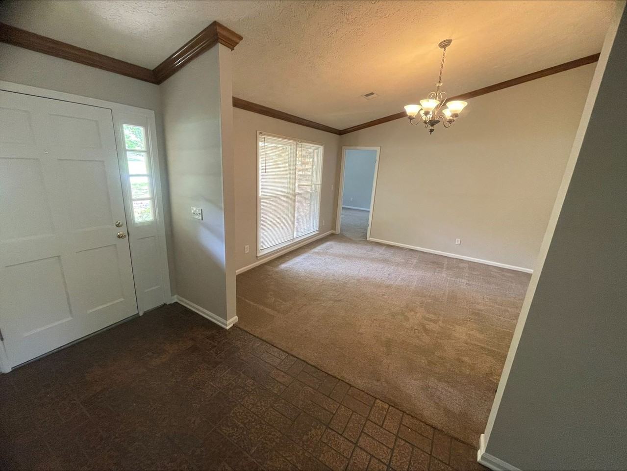 105 Kimberly Dr - Photo 5 of 17