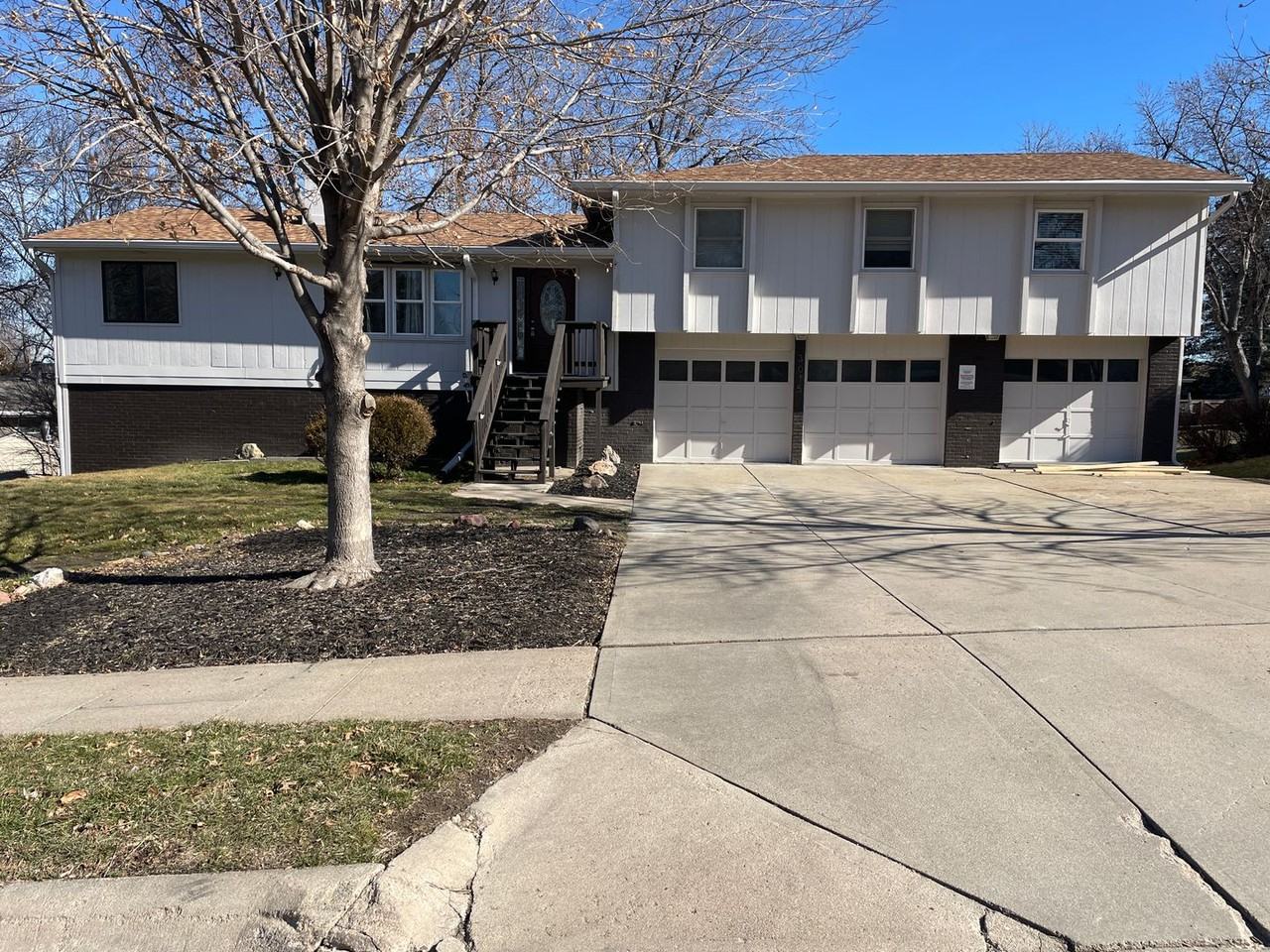 3015 S 119th St - Photo 3 of 41