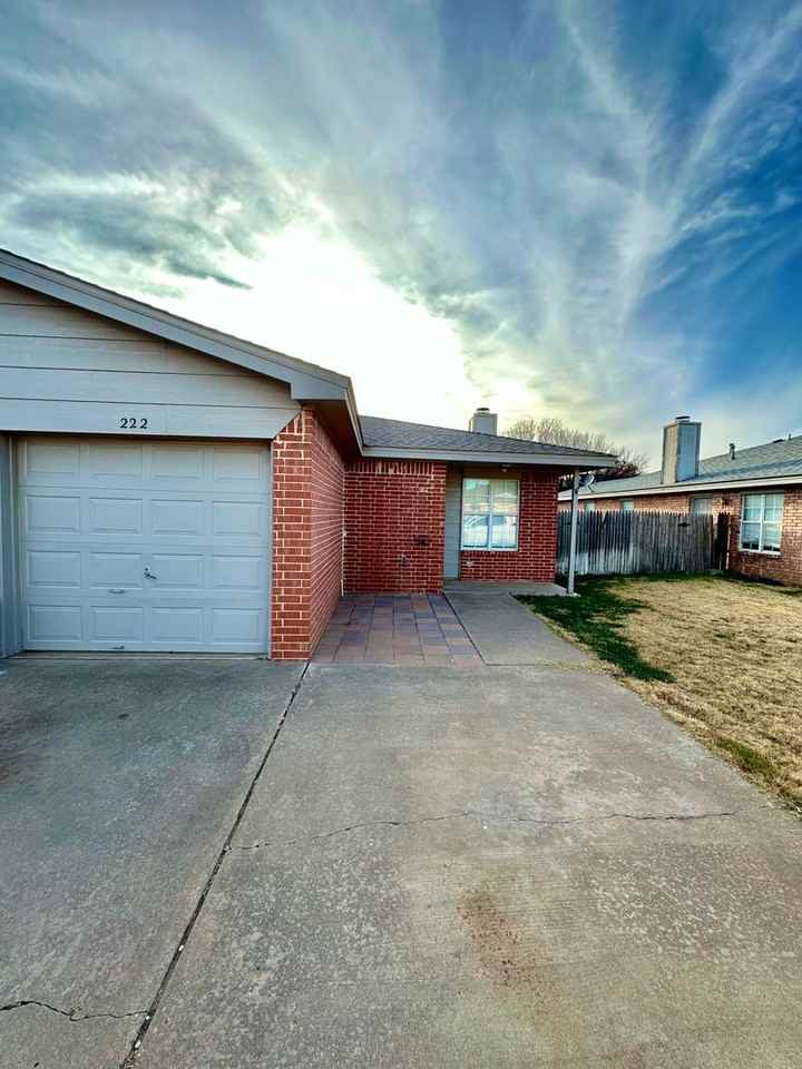 222 Grover Ave - Photo 2 of 19