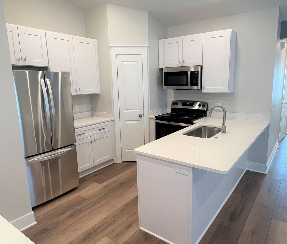 2110 Sherwood Ave - Photo 2 of 12