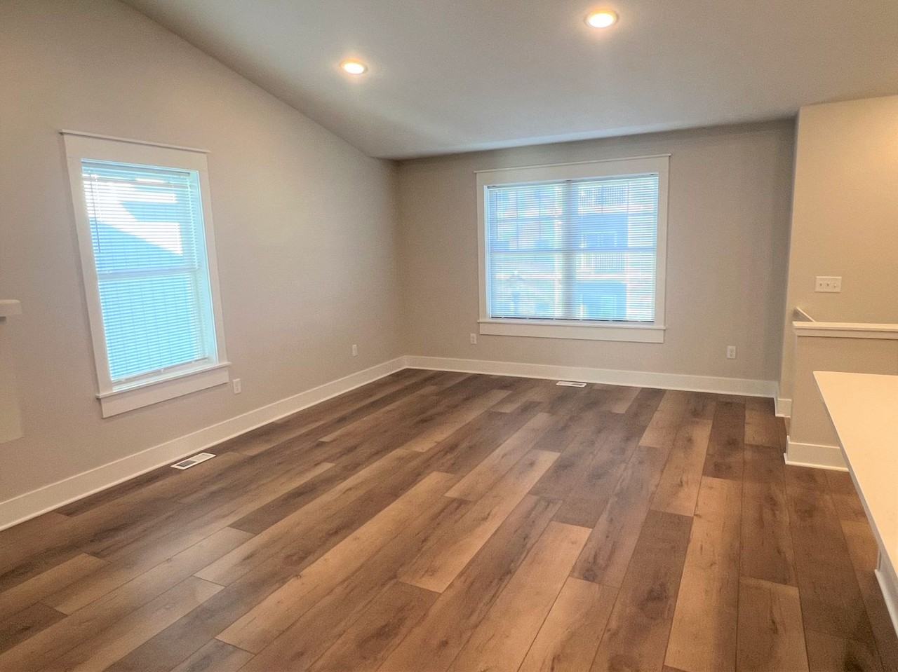 2110 Sherwood Ave - Photo 3 of 12
