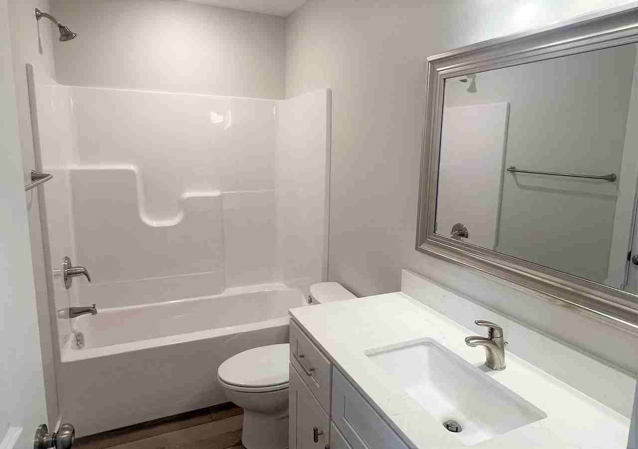 2110 Sherwood Ave - Photo 7 of 12
