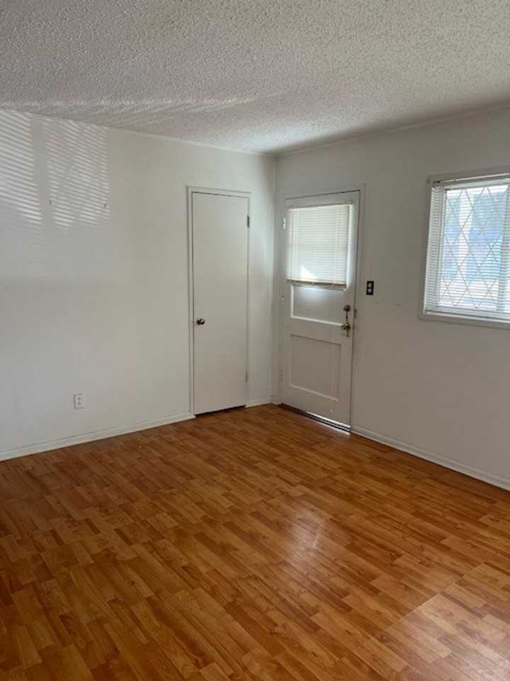 3040 Amherst St - Photo 3 of 7