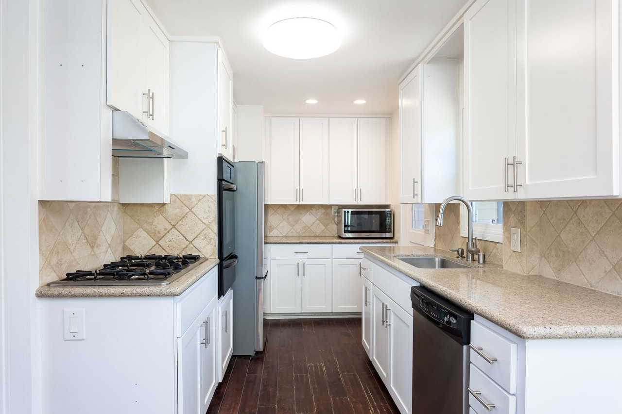 1080 8th St - Photo 7 of 31