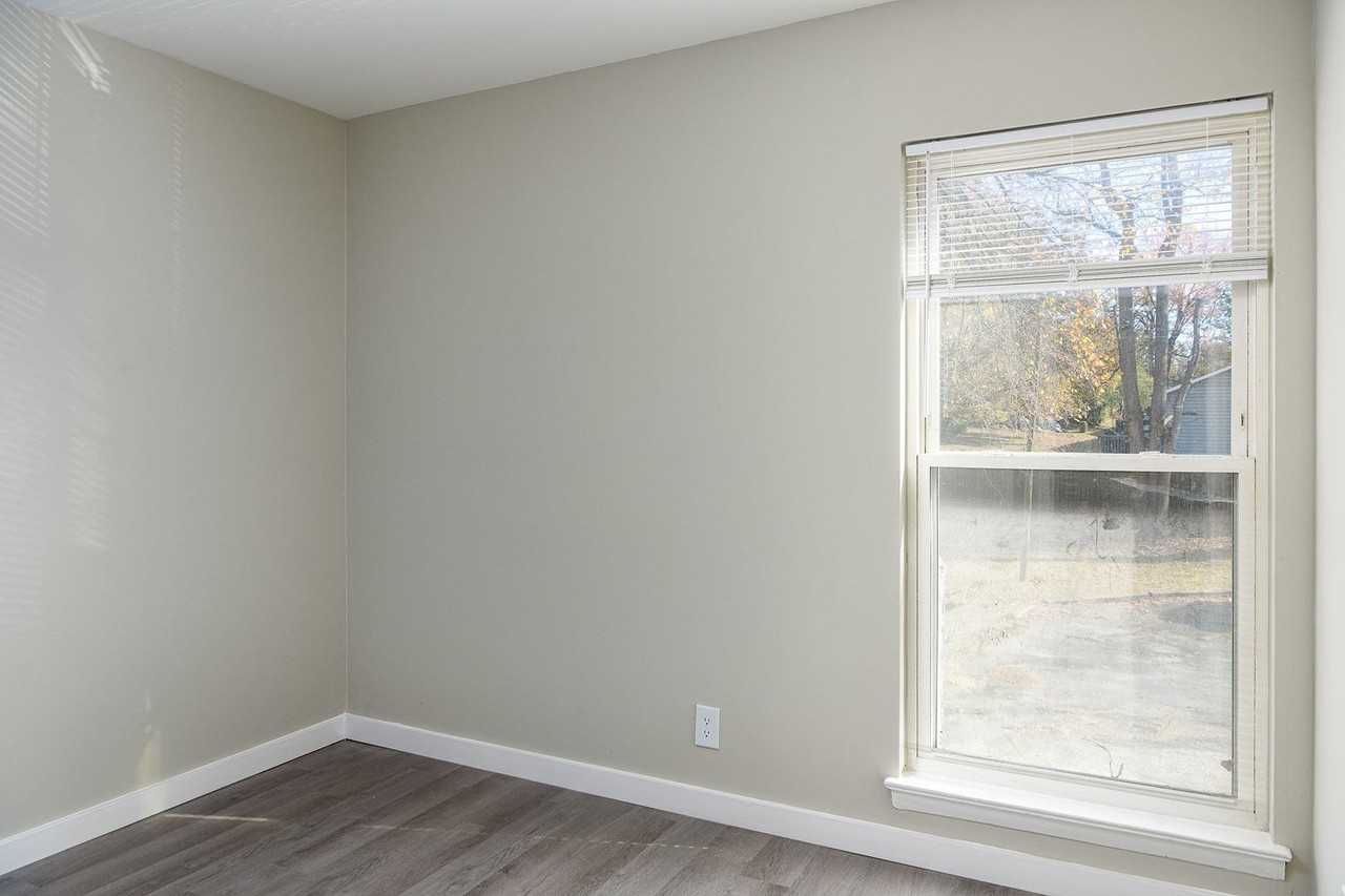 2012 Maywood St - Photo 4 of 21