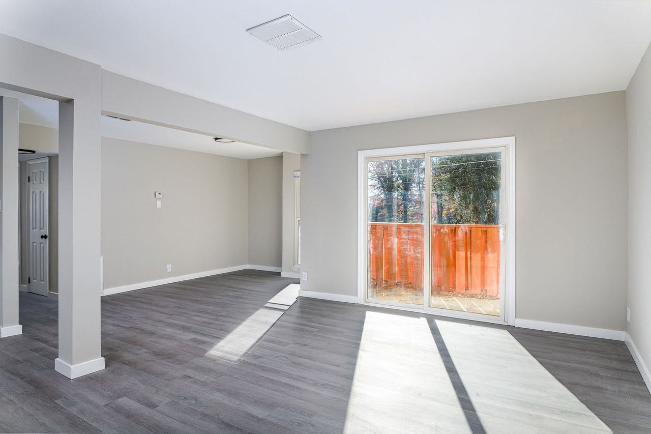 2012 Maywood St - Photo 5 of 21