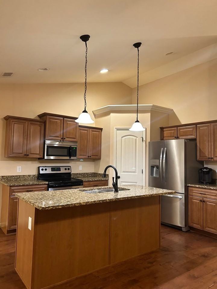 2218 Turnbury Lane - Photo 2 of 13