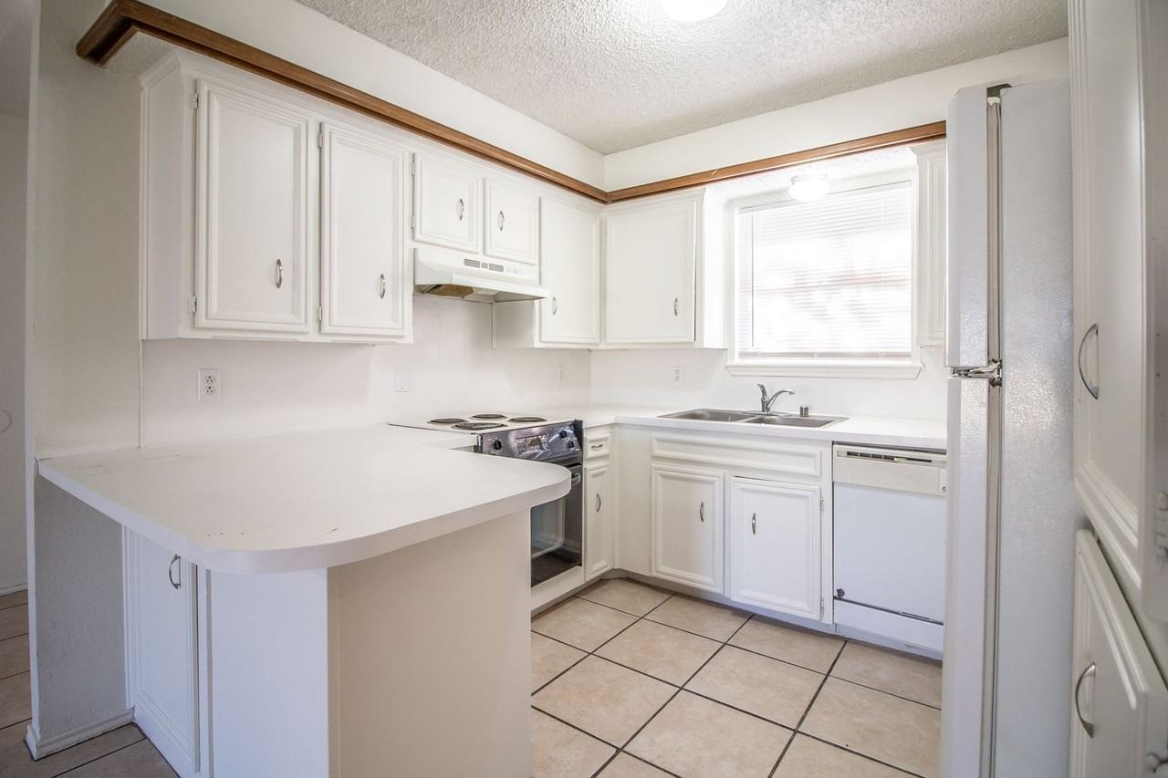 2218 88th St - Photo 6 of 18