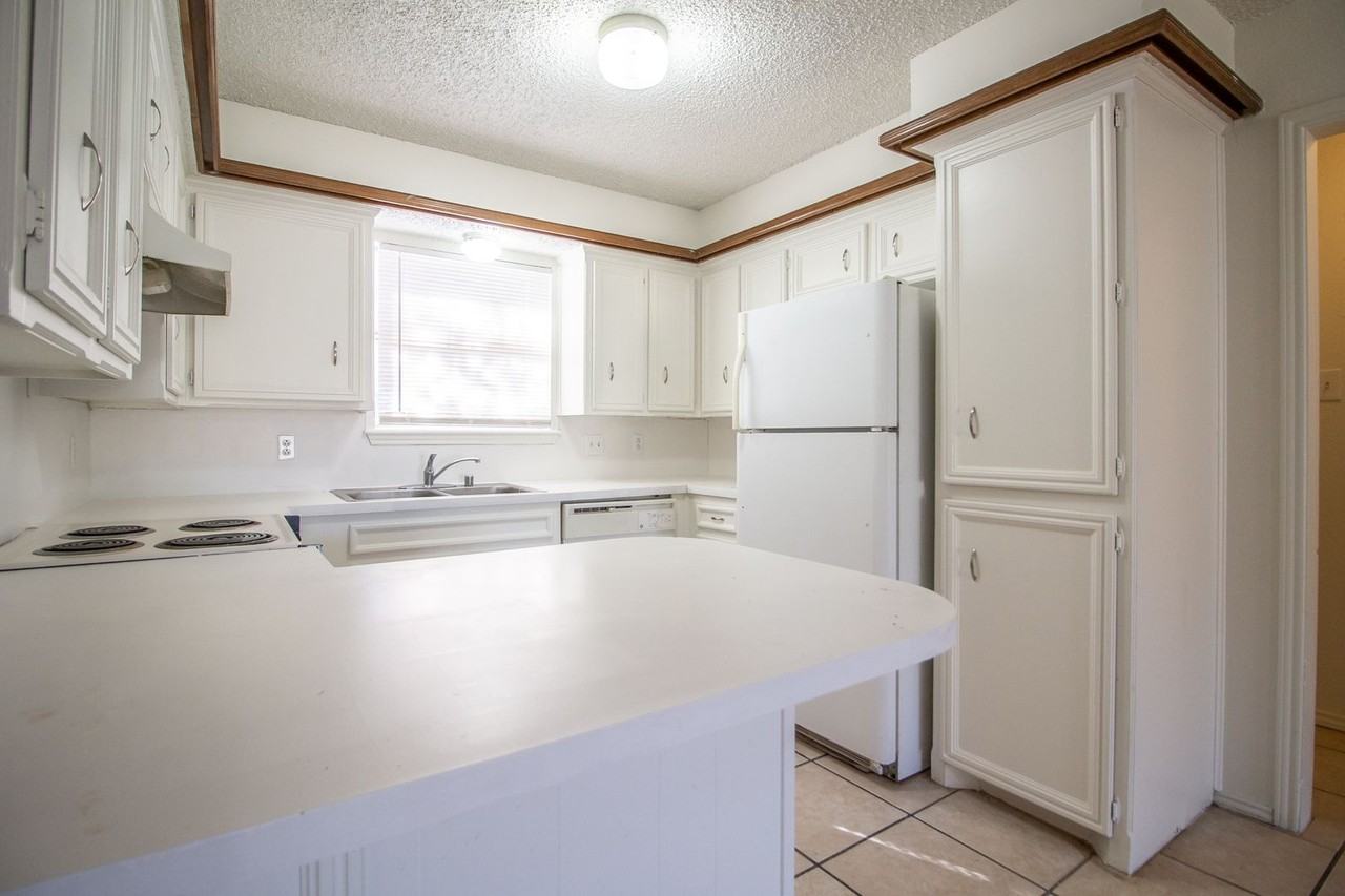 2218 88th St - Photo 7 of 18