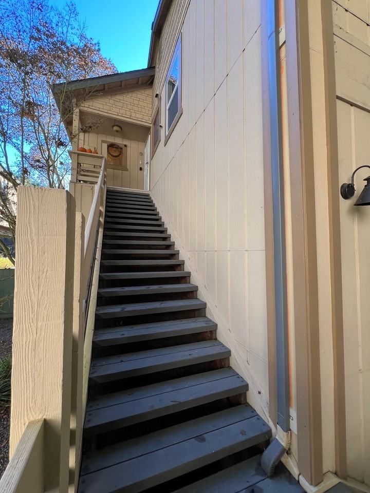 17505 Riverside Dr - Photo 2 of 29