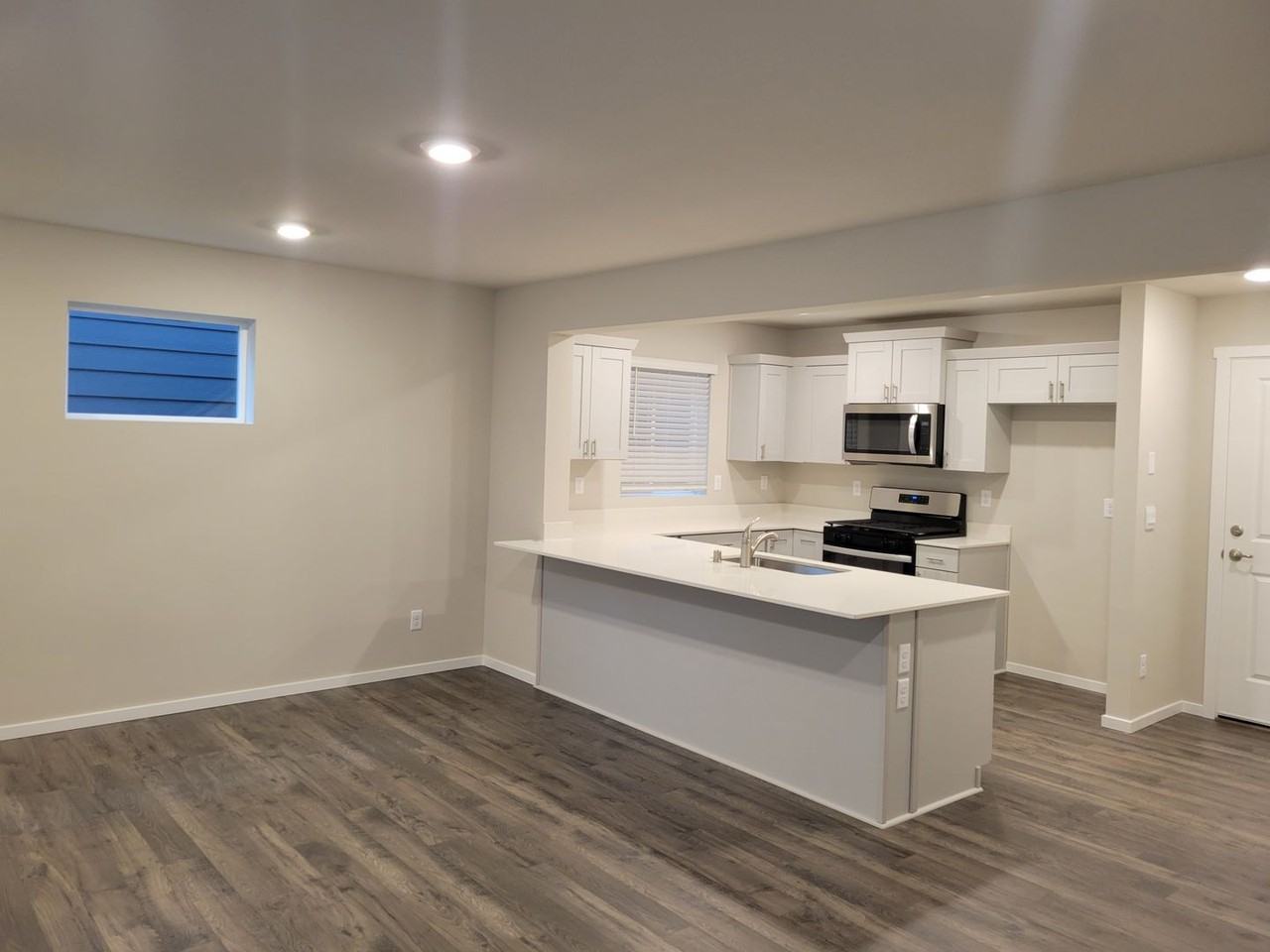 925 Bradley St Ne - Photo 3 of 21