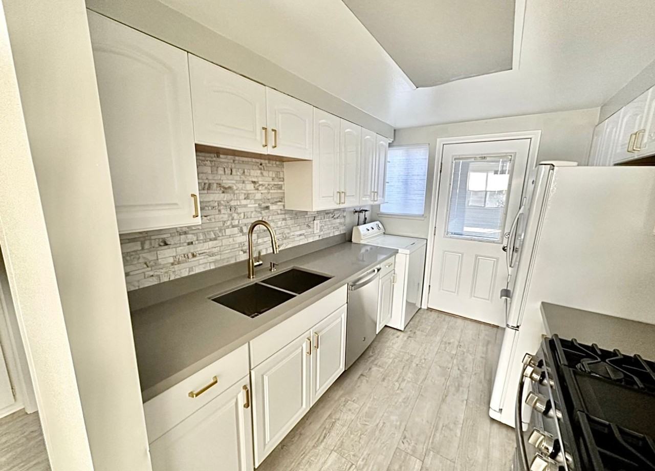 2260 N Indian Canyon Dr - Photo 3 of 34