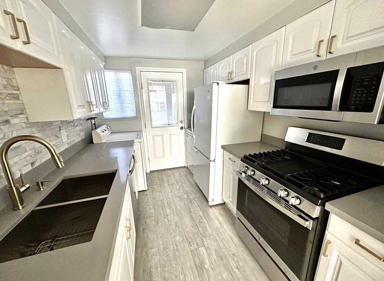 2260 N Indian Canyon Dr - Photo 4 of 34