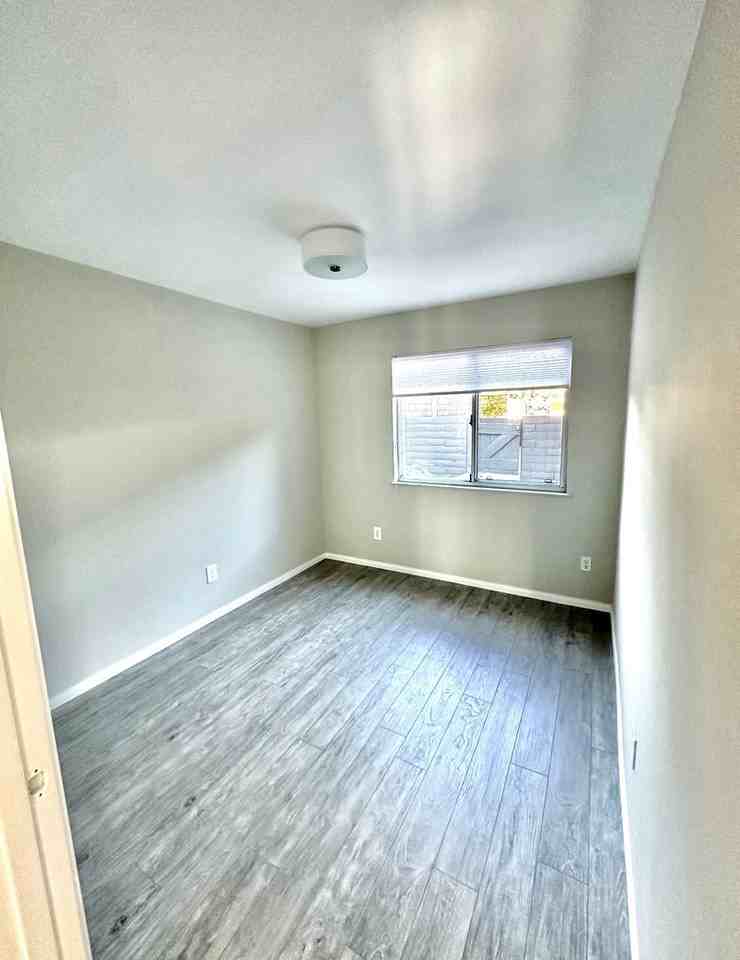 2260 N Indian Canyon Dr - Photo 7 of 34