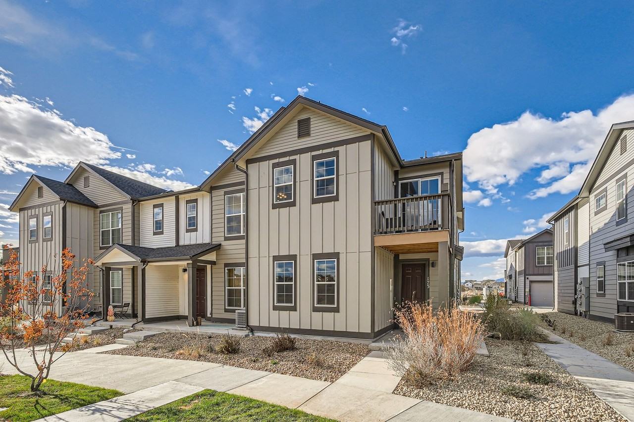 175 Ambrose St - Photo 6 of 27