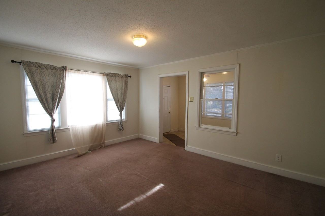 1128 Westover Cir - Photo 3 of 16