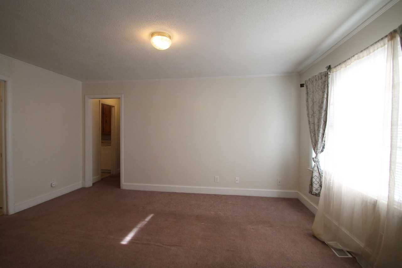 1128 Westover Cir - Photo 4 of 16