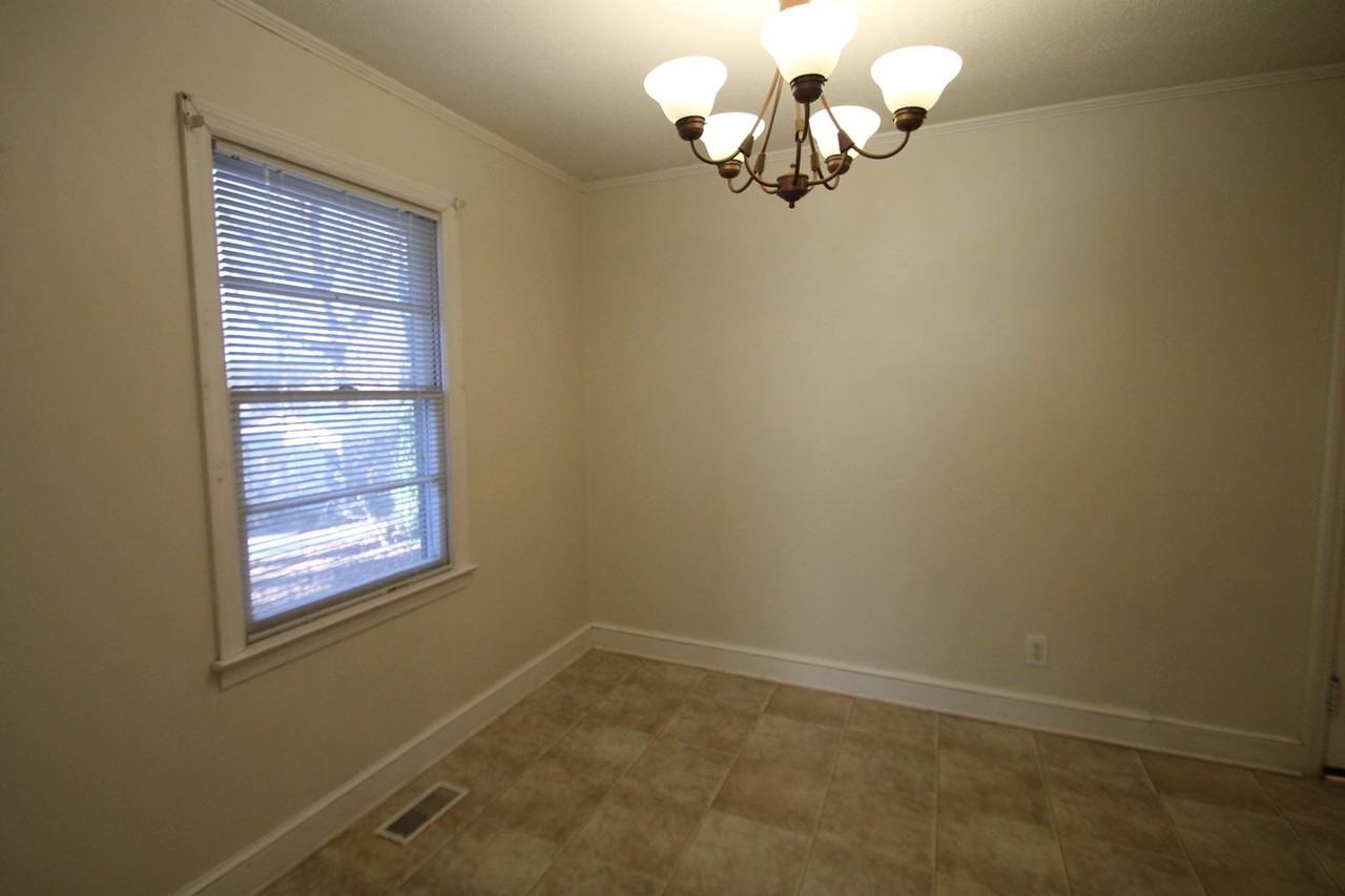 1128 Westover Cir - Photo 6 of 16