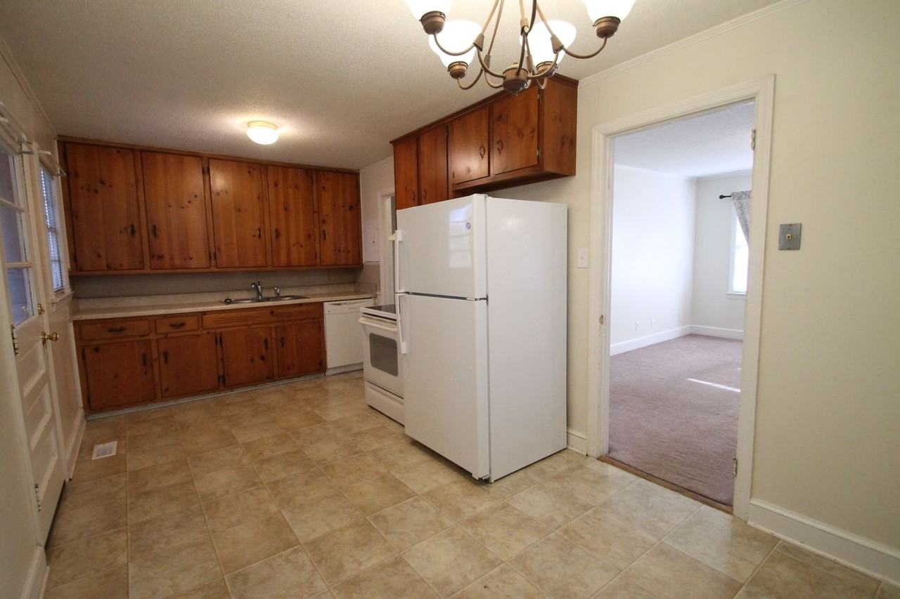 1128 Westover Cir - Photo 7 of 16