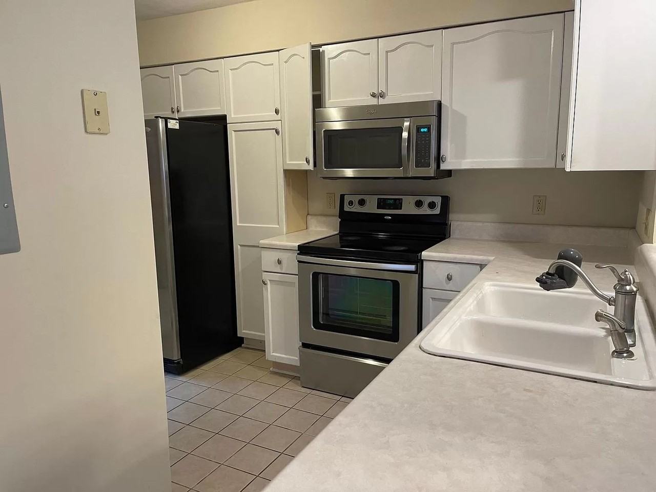 9025 J M Keynes Dr - Photo 2 of 15