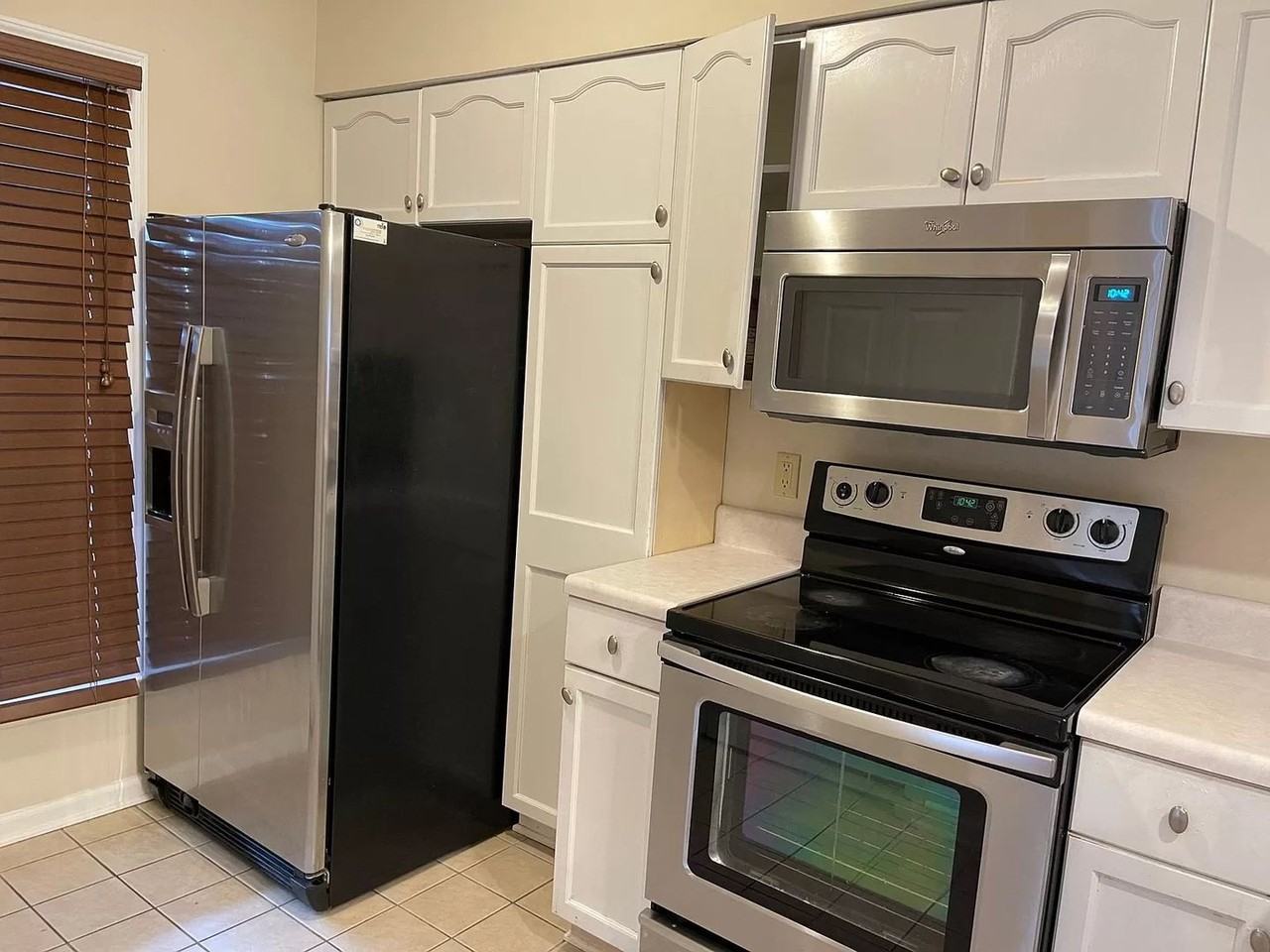 9025 J M Keynes Dr - Photo 3 of 15