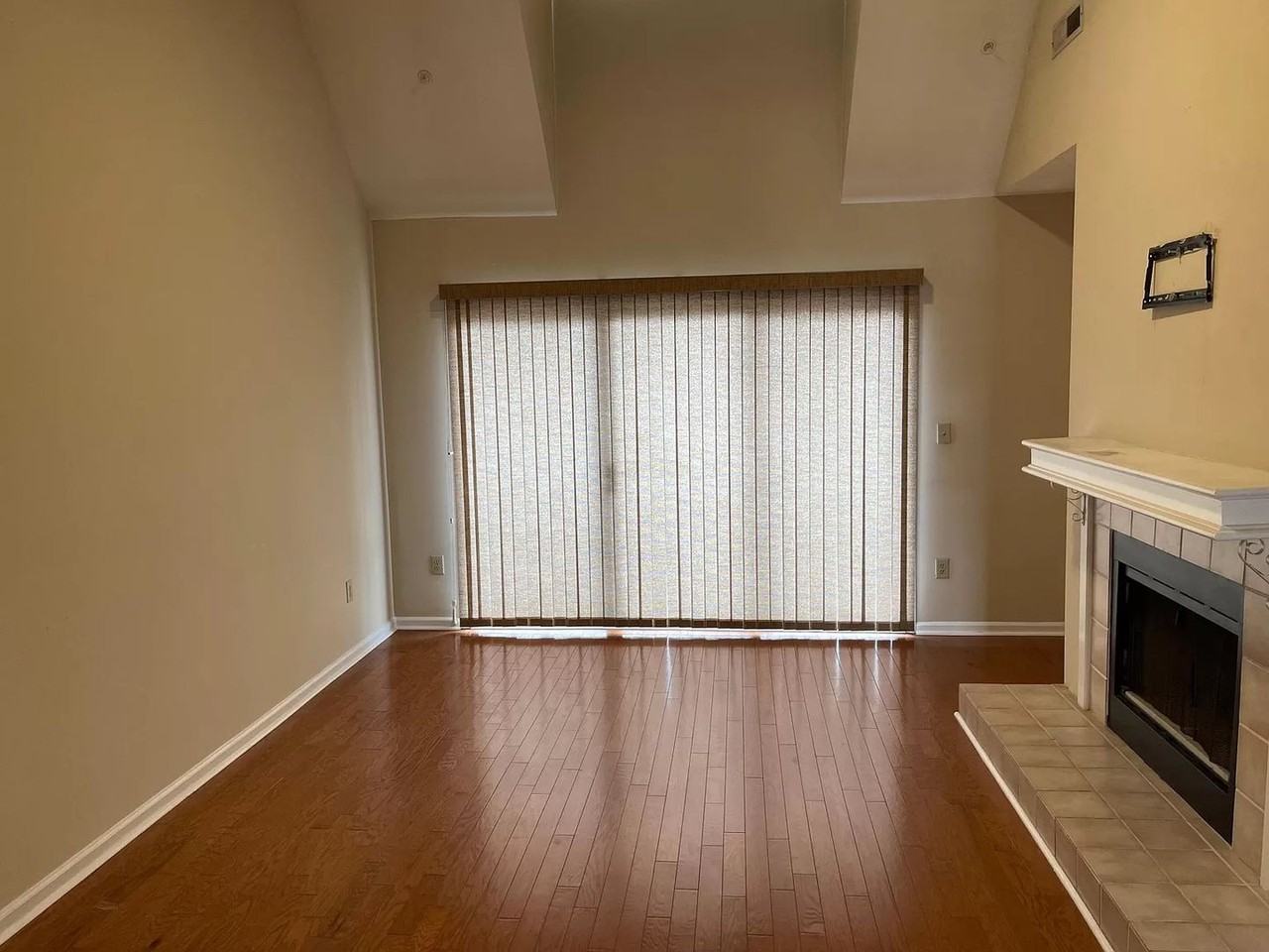 9025 J M Keynes Dr - Photo 4 of 15