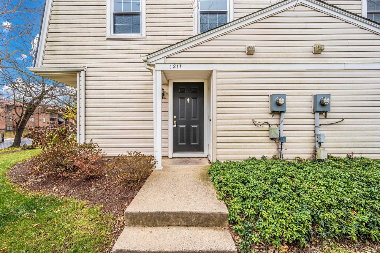 1211 Danielle Dr - Photo 2 of 50