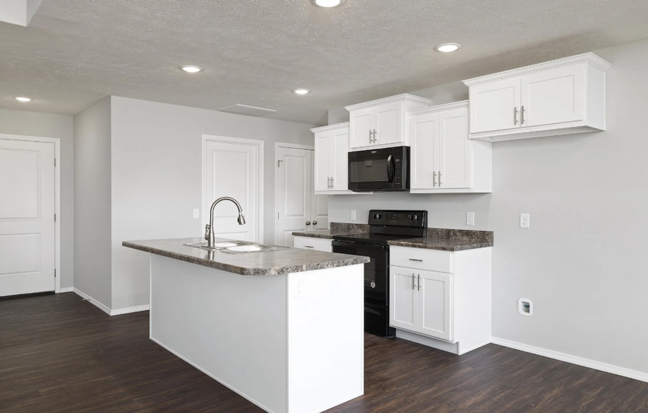 1105 Abbey St - Photo 3 of 18