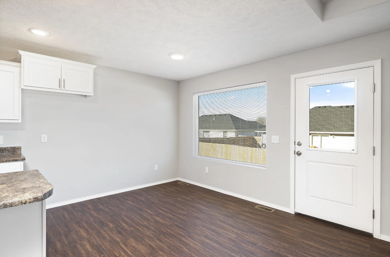 1105 Abbey St - Photo 4 of 18