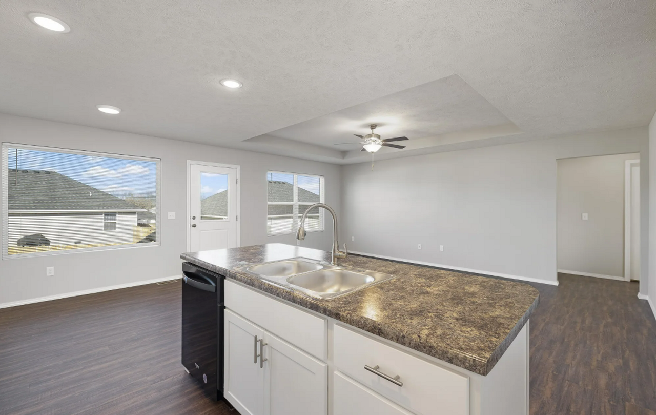 1105 Abbey St - Photo 5 of 18