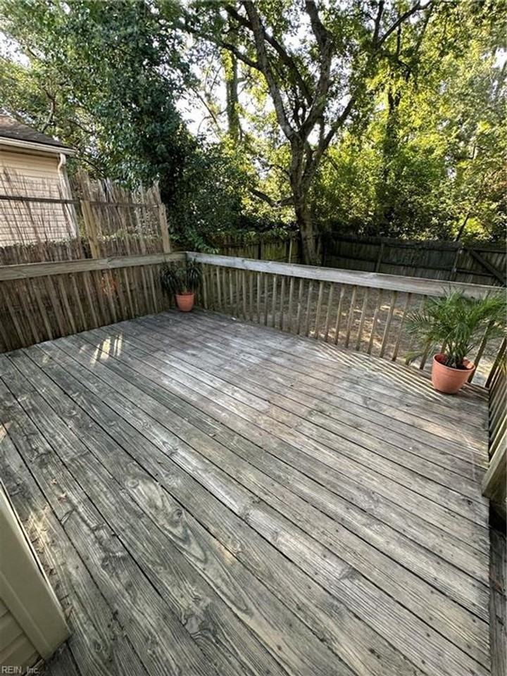 1121 Pelham St - Photo 2 of 2